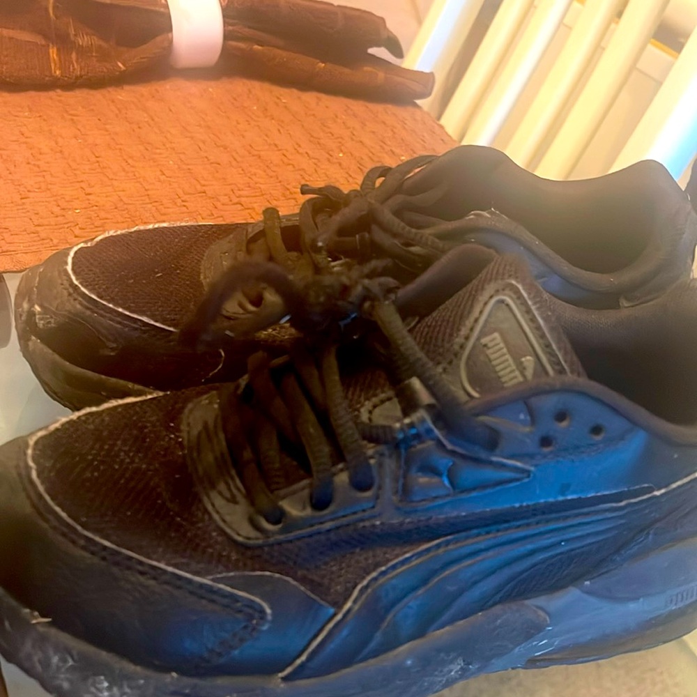 Black Puma size boys 4.5